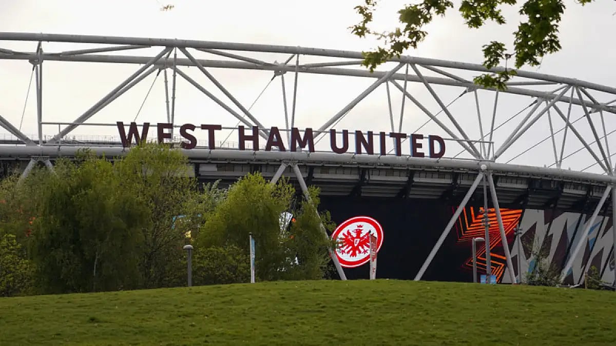 Eintracht Frankfurt beat West United 2-1 in the first leg of their UEFA Europa League semi-final.