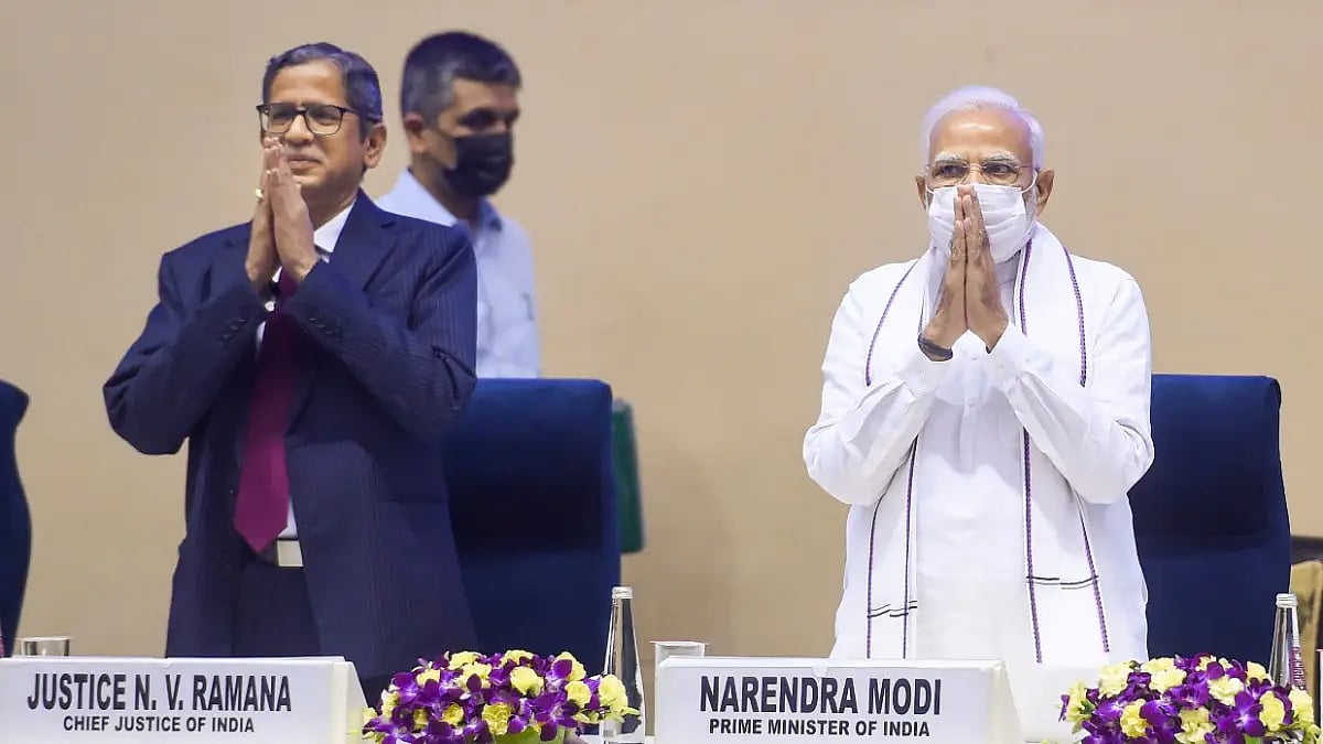 PM Modi and CJI N V Ramanna at the joint conference of chief ministers and HC chief justices on Satu