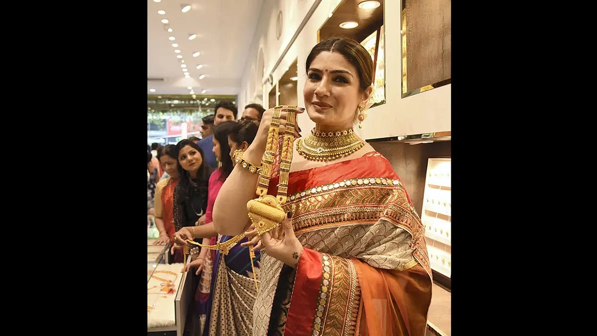 Raveena Tandon Reacts To Being Trolled As 'Less Sensible Than Sonam Kapoor' In Her Tweet Advocating Religious Tolerance