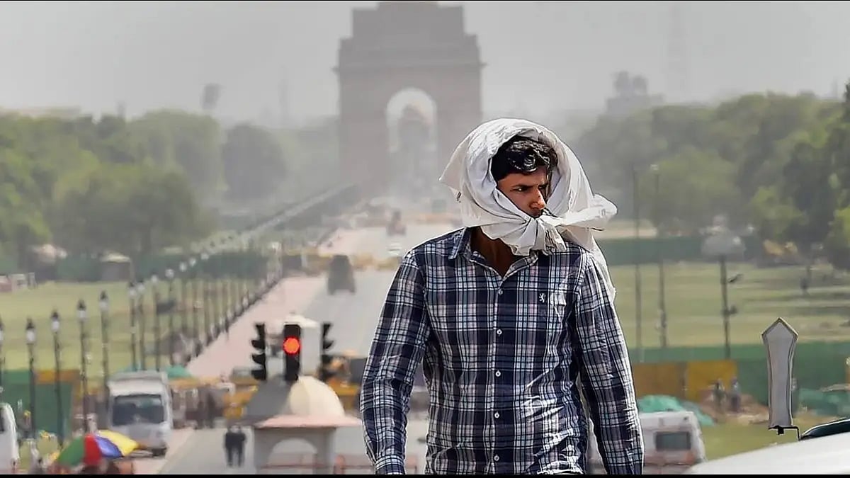 Heatwave sweeps Delhi: A man infront of India Gate. 