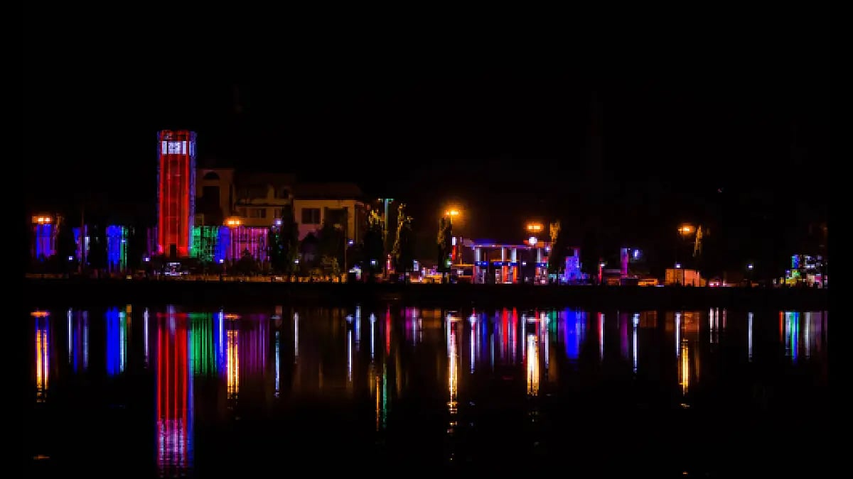 Reflection of the skyline in Moti Talav