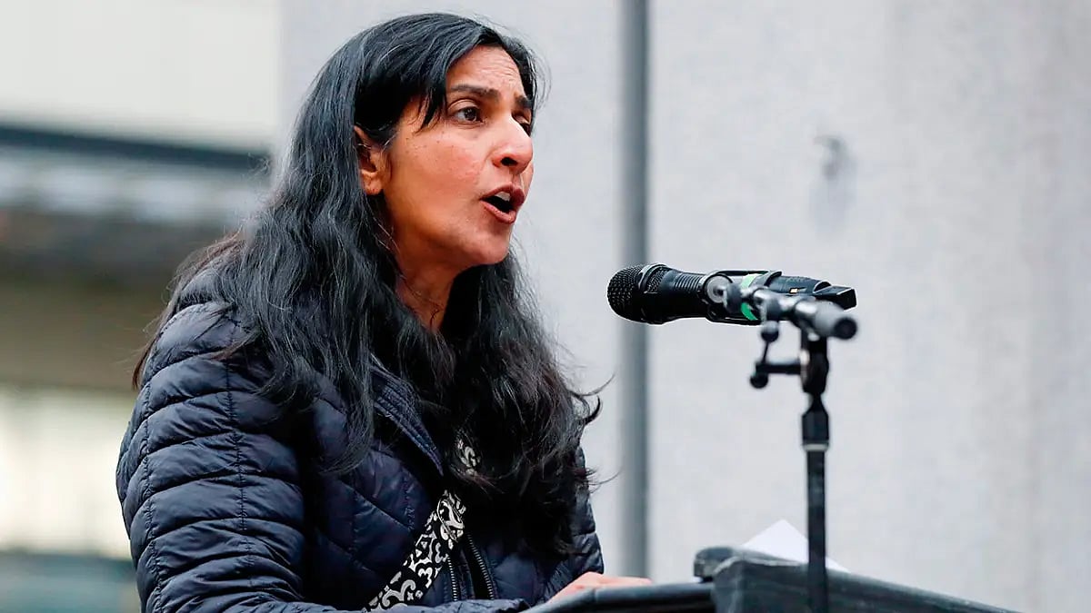 Kshama Sawant speaks at abortion rights rally 
