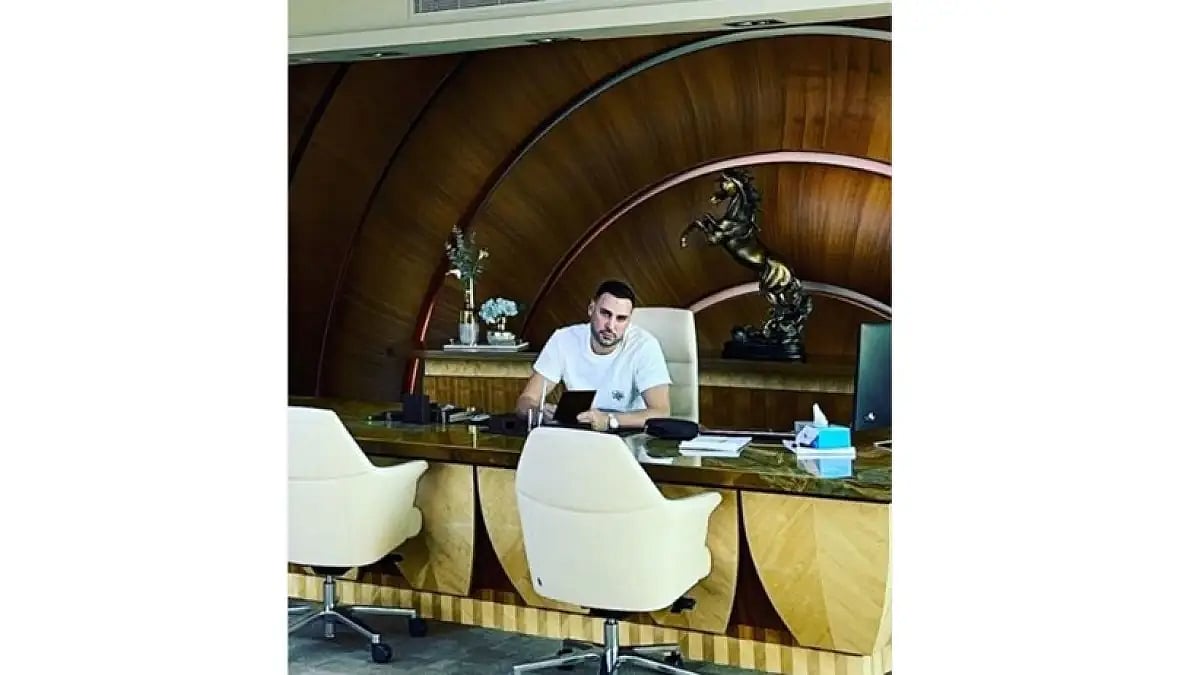  Dr.Yasam Ayavefe - null