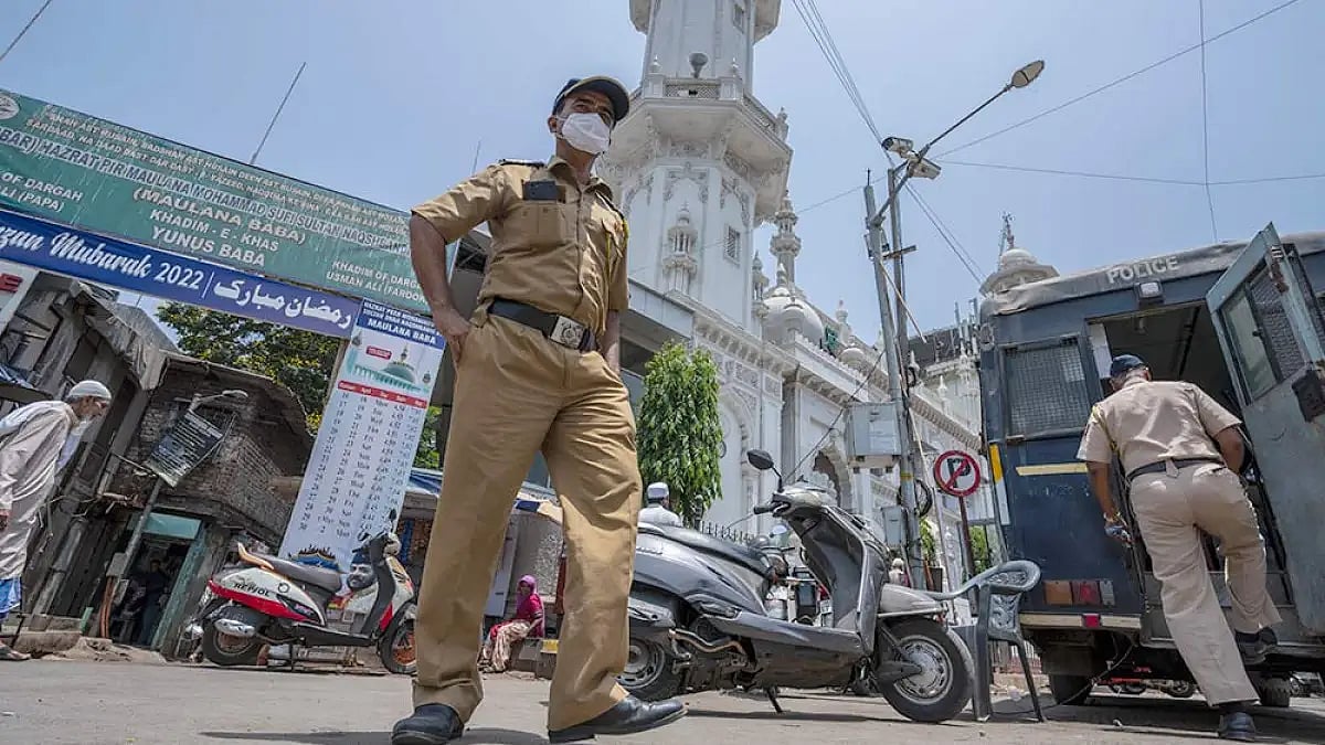 Raj Thackeray Won't Get Political Benefit From Loudspeaker Row: Athawale