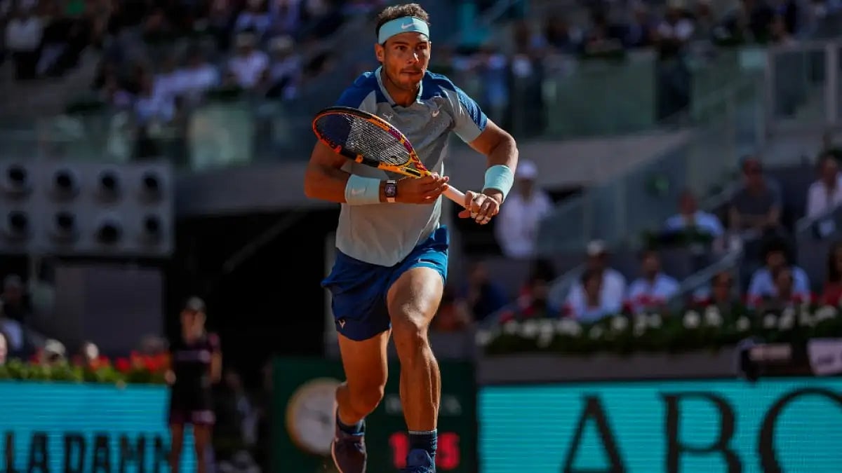 Rafael Nadal in action during his Madrid Open 2022 quarterfinal against Carlos Alcaraz.