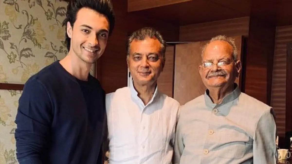 Aayush Sharma with father & grandfather