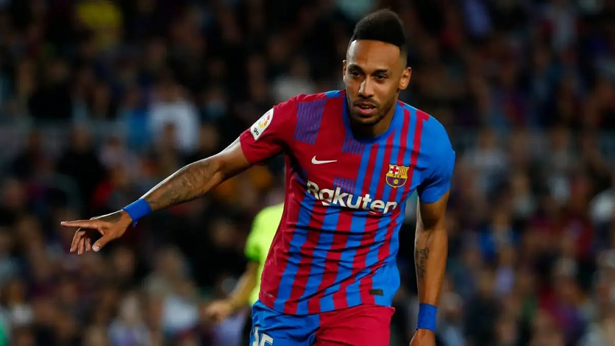 Barcelona's Pierre-Emerick Aubameyang celebrates after scoring vs Celta Vigo in La Liga 2021-22.