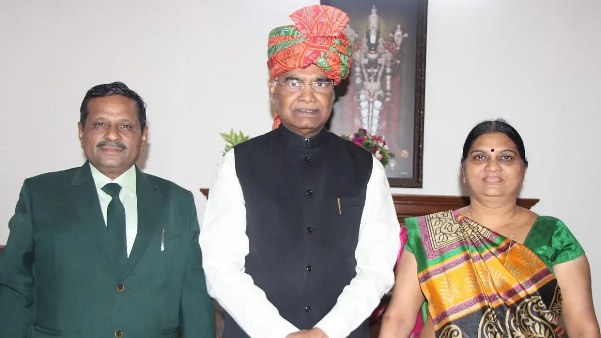 Rohit Ji Thakor of Shri Mahakali Thakor Samaj Jagruti Abhiyan Rath with President Kovind