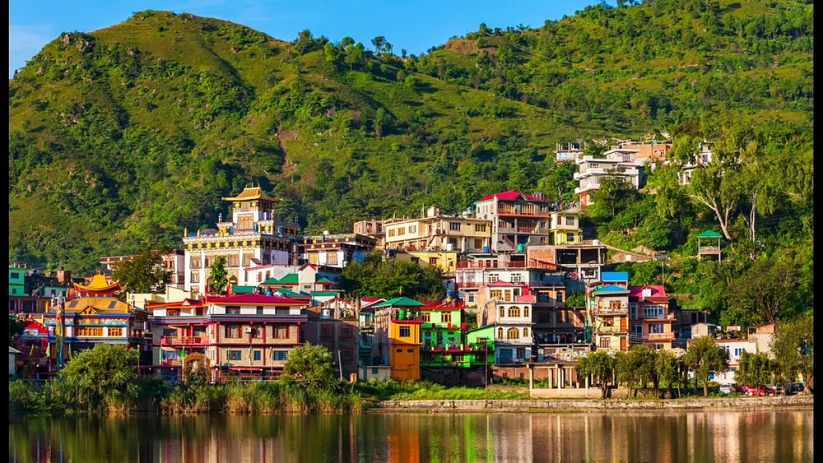 Rewalsar is a Buddhist pilgrimage place located near Mandi in Himachal Pradesh