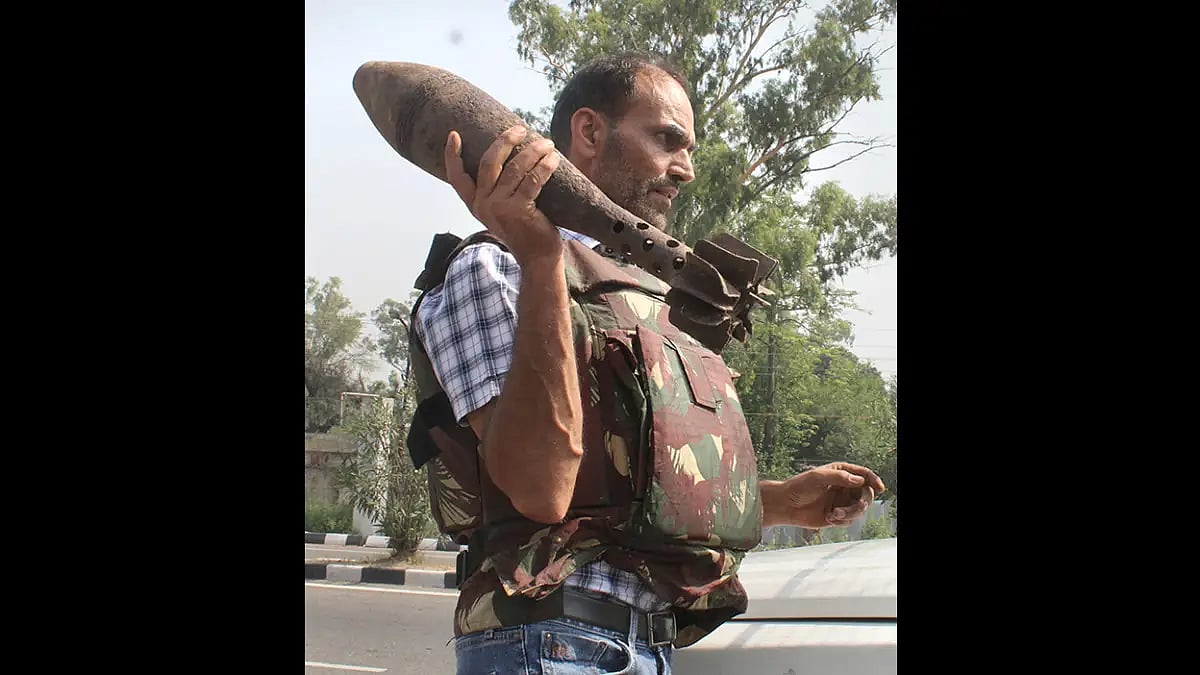 Live mortar shell found in Jammu-Pathakot NH 