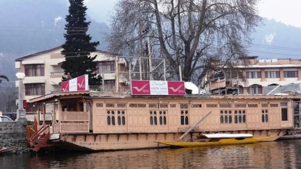 The Floating Post Office of Srinagar - Yes It Is Real!