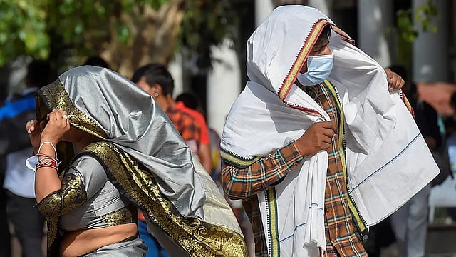 Hot Summer Day In Delhi With Slight Respite