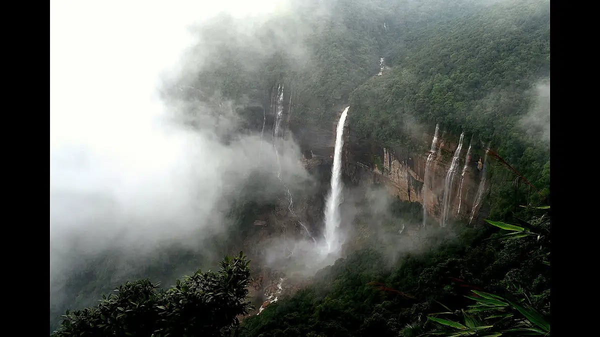 The misty Nohkalikai Falls