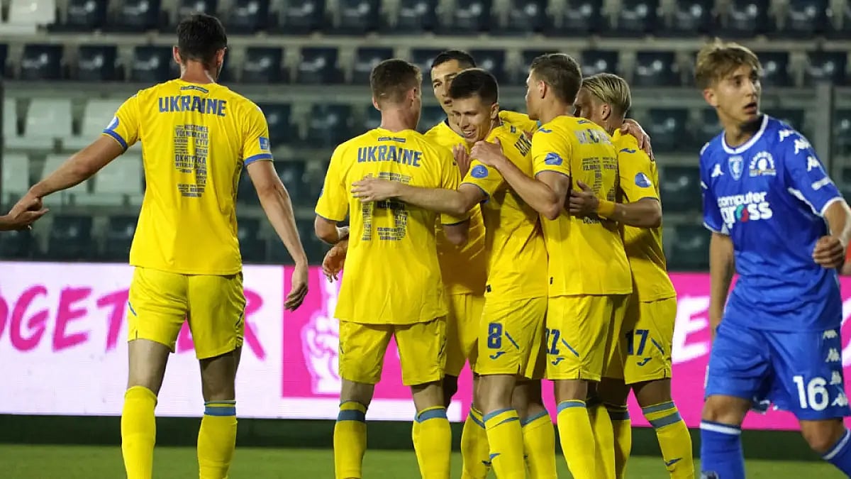 Ukraine players celebrate a goal by Oleksandr Pikhalonok against Empoli on May 17, 2022.