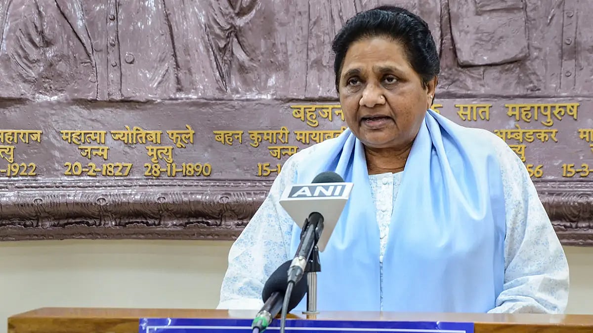 Mayawati addresses a press conference 