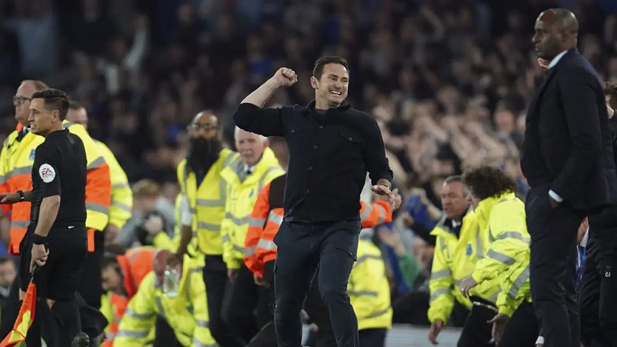 Everton's head coach Frank Lampard celebrates after his team beat Crystal Palace at Goodison Park, May 19, 2022.