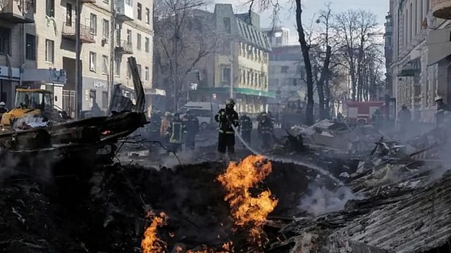 Russia Attacks Ukraine's Eastern Cities, Claims Full Control Over Mariupol