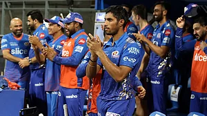 Mumbai Indians players rejoice after beating Delhi Capitals in an IPL 2022 encounter.
