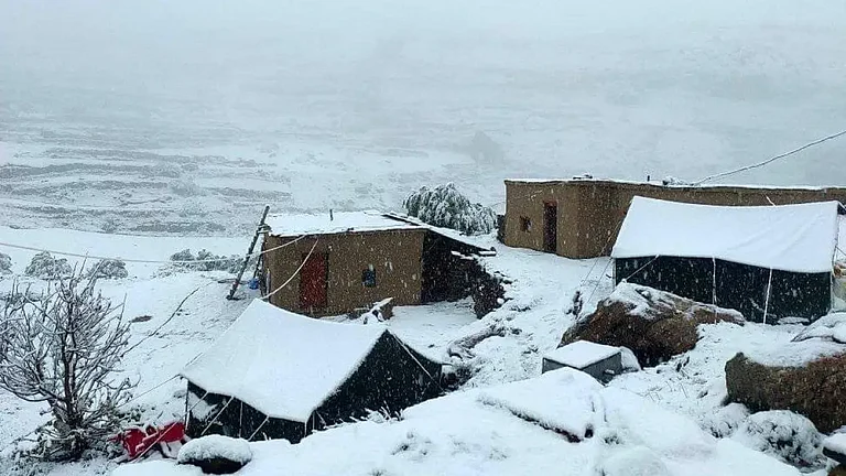 Heavy snowfall in Himachal's Lahaul-Spiti - null