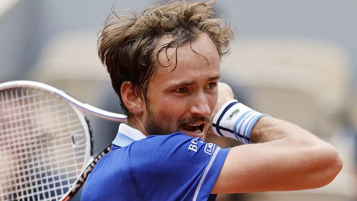 Daniil Medvedev plays a shot against Laslo Djere during their 2nd round match at French Open 2022.