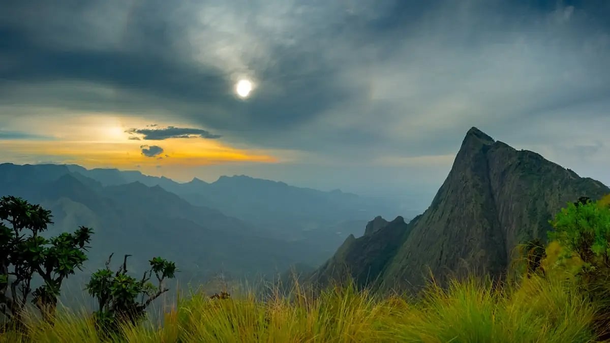 The second highest peak in the Western Ghats, Meesapulimala is located in the Idukki district of Ker