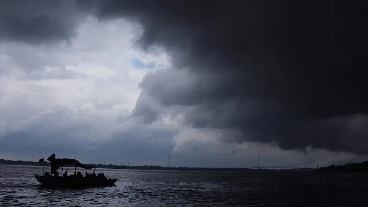 Poems: Of journeys, recurring thoughts, sadness and fragrance.