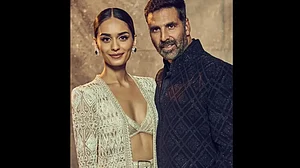 Manushi Chhillar, Akshay Kumar