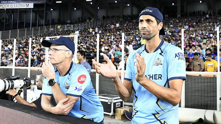 Gary Kirsten and Ashish Nehra watch IPL 2022 final between Gujarat Titans and Rajasthan Royals. - File photo