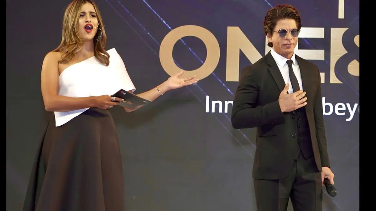 Angela Rebello and Shah Rukh Khan add colors to the LG Launch Event