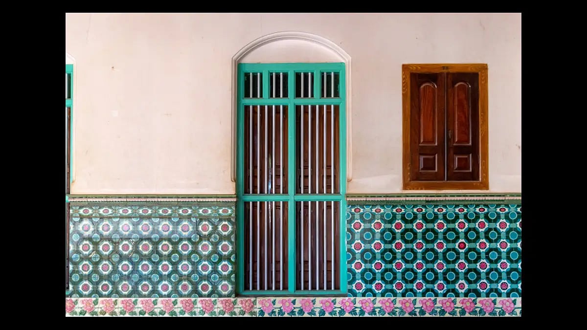 Decorated tiles on the exterior of Athangudi palace