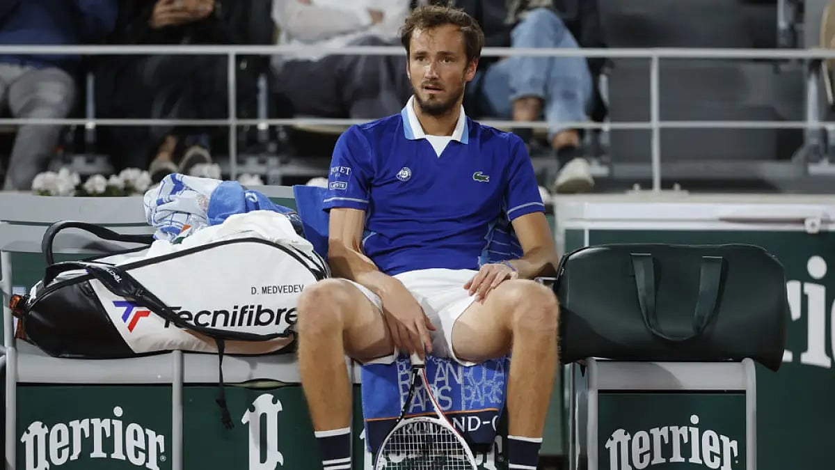 Daniil Medvedev lost to Marin Cilic in straight sets on Court Philippe Chatrier.