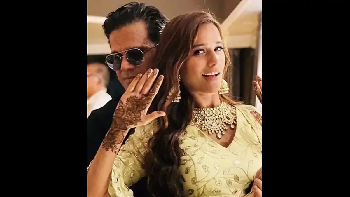 Poonam Pandey, Sam Bombay