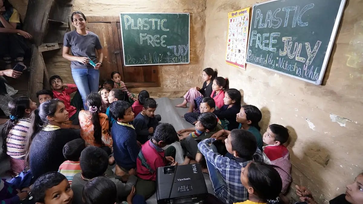 With Himalayan Ecotourism, you can also volunteer to do something in the community