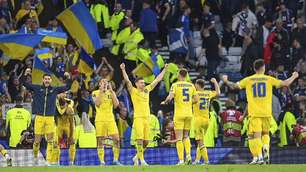 The Ukrainian team celebrates after beating Scotland in their FIFA World Cup 2022 qualifying play-off at Hampden Park, Glasgow, June 1, 2022.