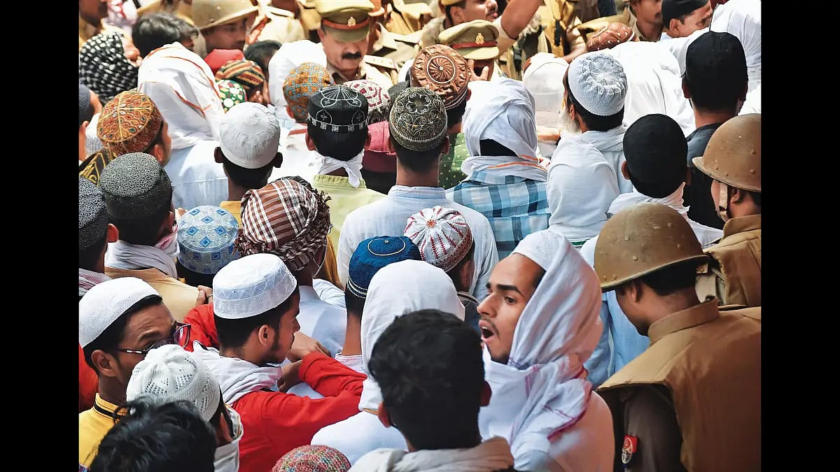 Muslim going for offering namaz at Gyanvapi Masjid