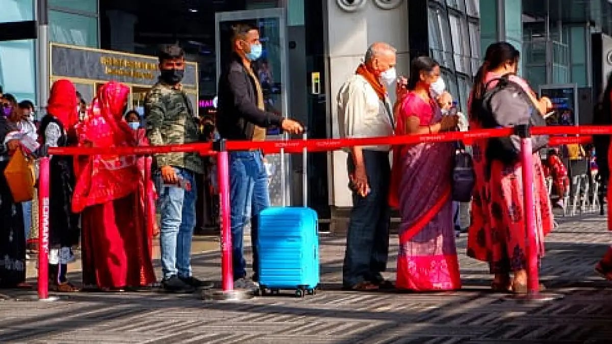 Airlines must ensure the passengers wear masks properly 