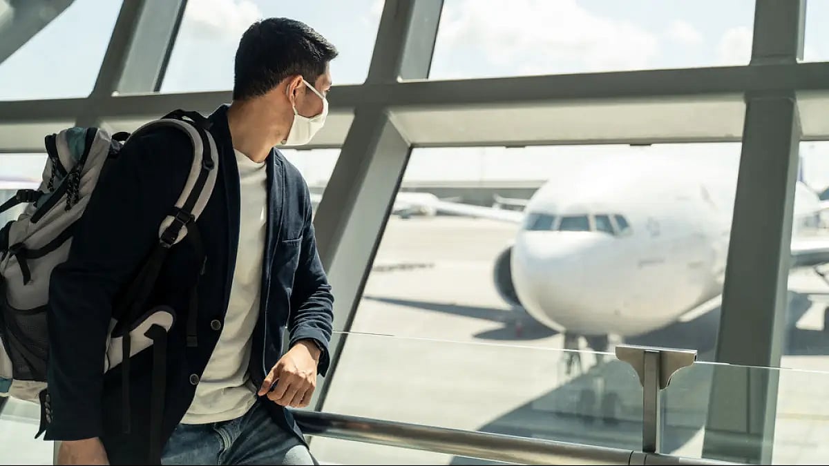 Passengers can be de-boarded if they do not follow the rules even after warning