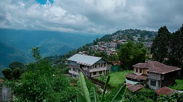 Himachal Pradesh Weekend Weather Forecast: Clear Skies, Pleasant Temperatures Across Major Hill Stations