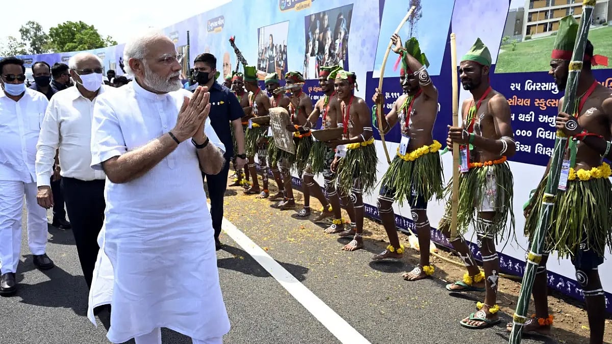 PM receives traditional welcome during his visit to Navsari, Gujarat 