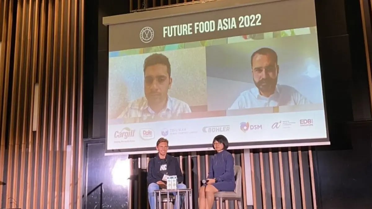 Caption: Xin Yi Lim of Pinduoduo (right) with Timo Recker of Next Gen Foods at the Future Food Asia 