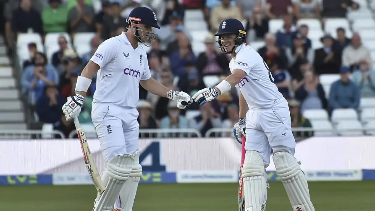 Ollie Pope (right) and Alex Lees touch gloves during the second day of the second Test between Engla