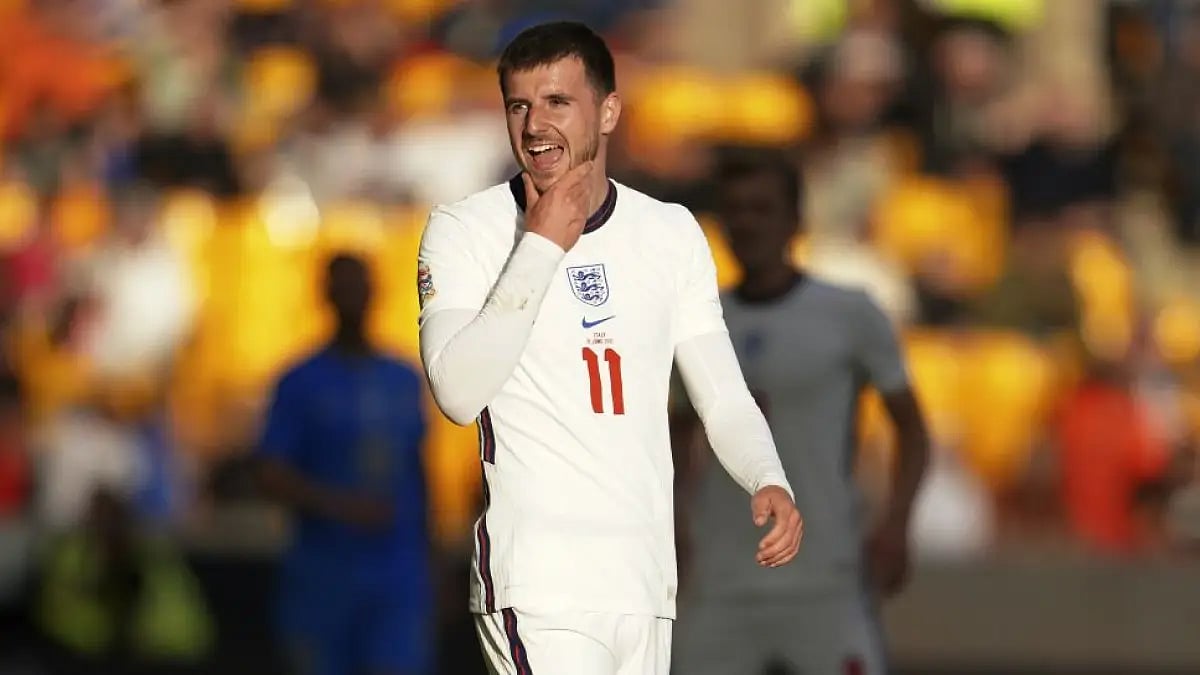 Mason Mount gestures during the Nations League match between England and Italy at Molineux Stadium o