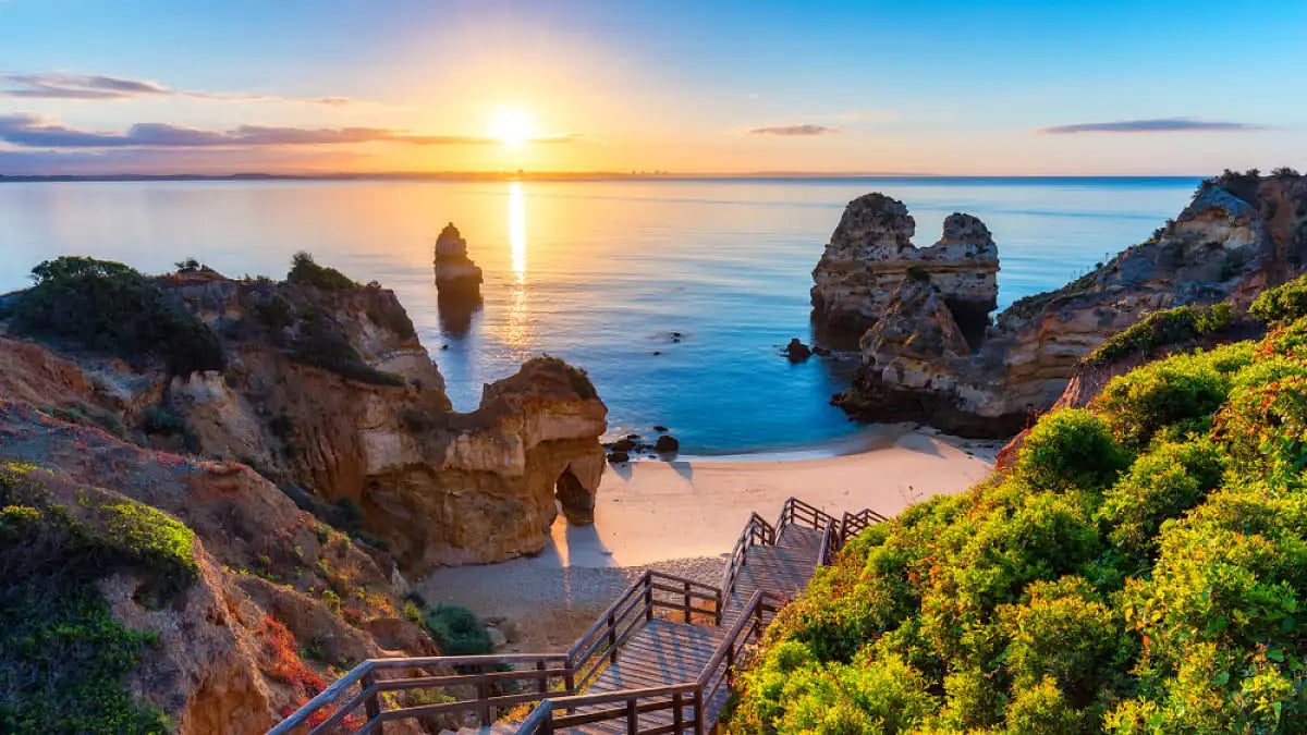 By 2032, the tourism sector is expected to provide approximately 193,000 jobs in the next 10 years