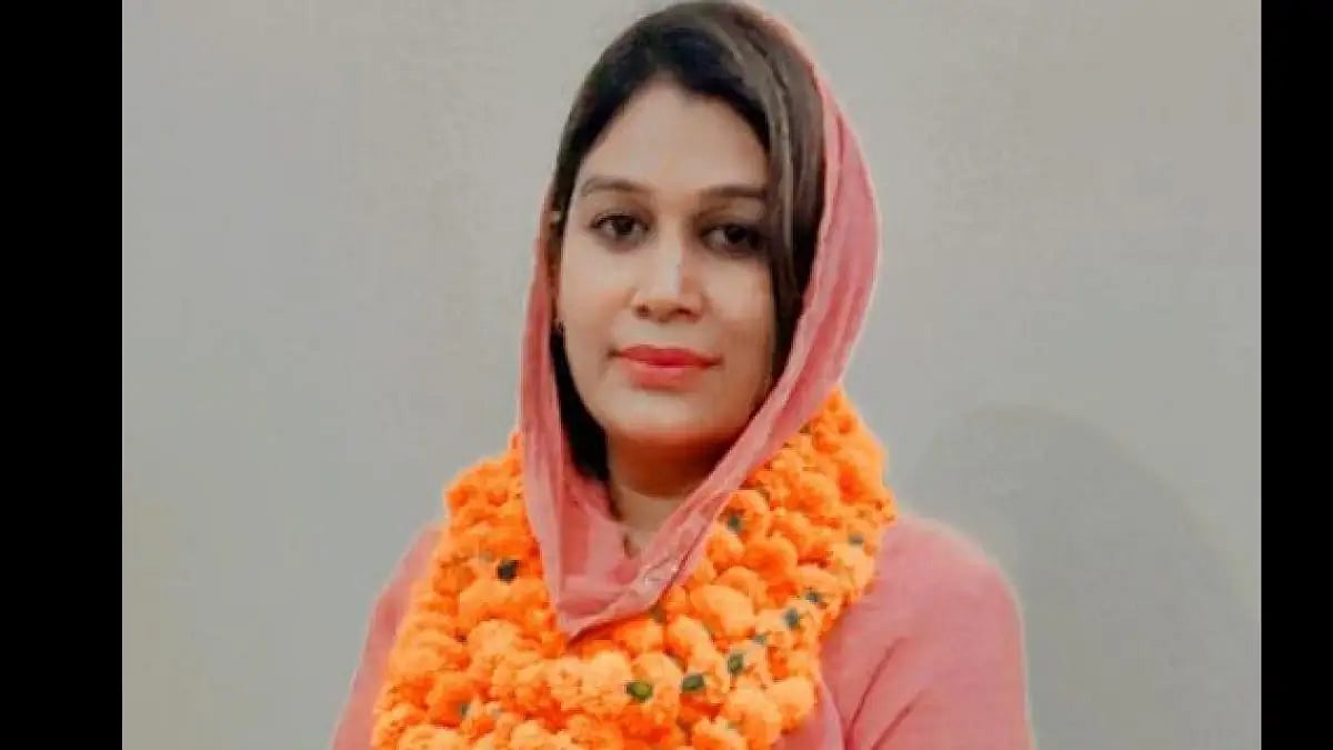 Saista Pravin (Zeba Khan) 
