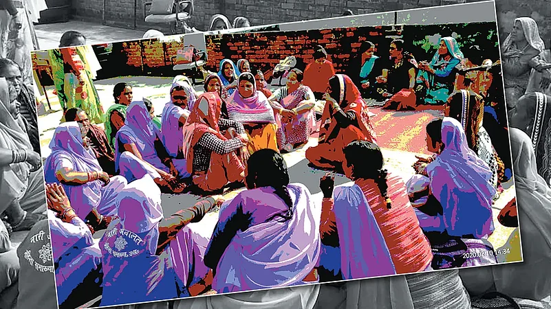 One Step Forward, Two Steps Back: As Govt Turns A Blind Eye, Nari Adalats Struggle To Survive In UP -