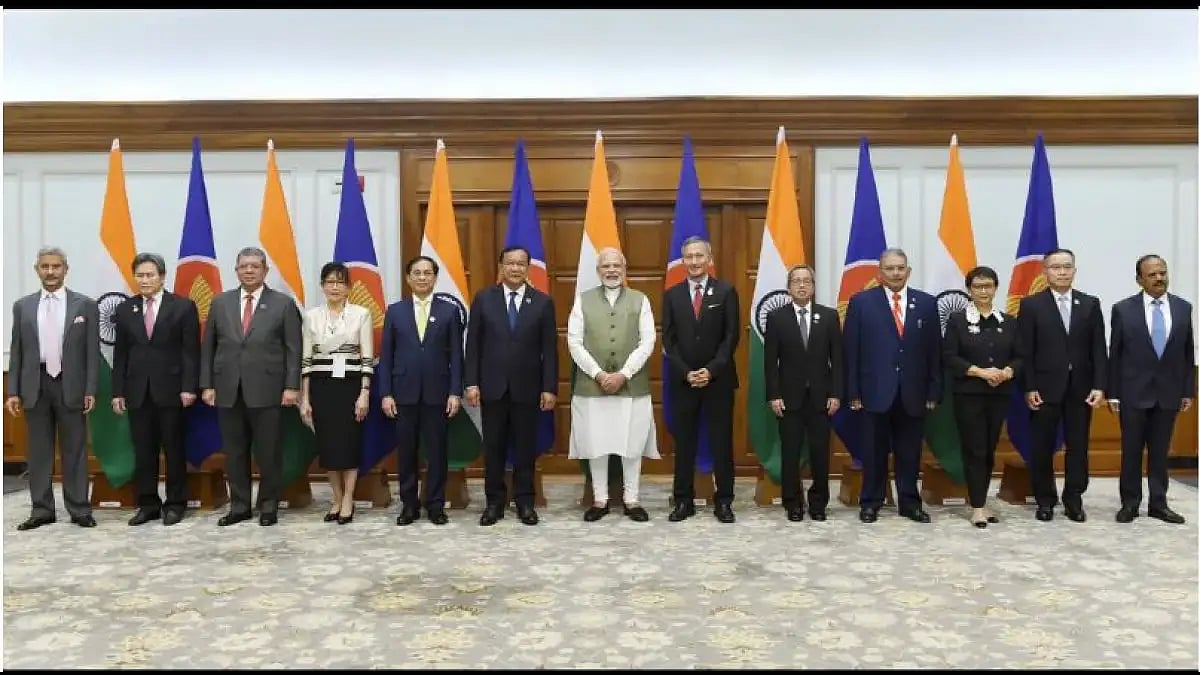 PM Modi with ASEAN foreign ministers. 