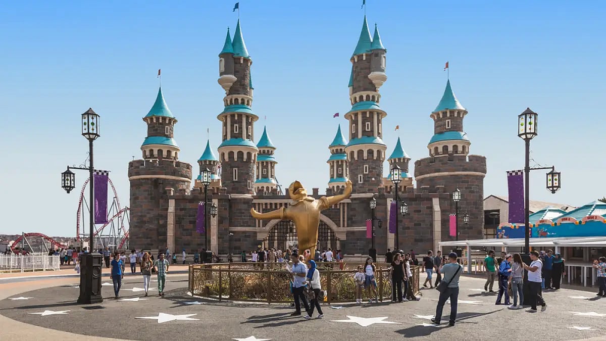 Travellers will visit California, Tokyo, Shanghai, Hong Kong, Paris, Florida and other Disney parks