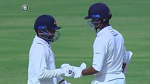 Mumbai's Prithvi Shaw (L) scored a fifty in the 2nd innings vs UP in Ranji Trophy 2021-22 semis.