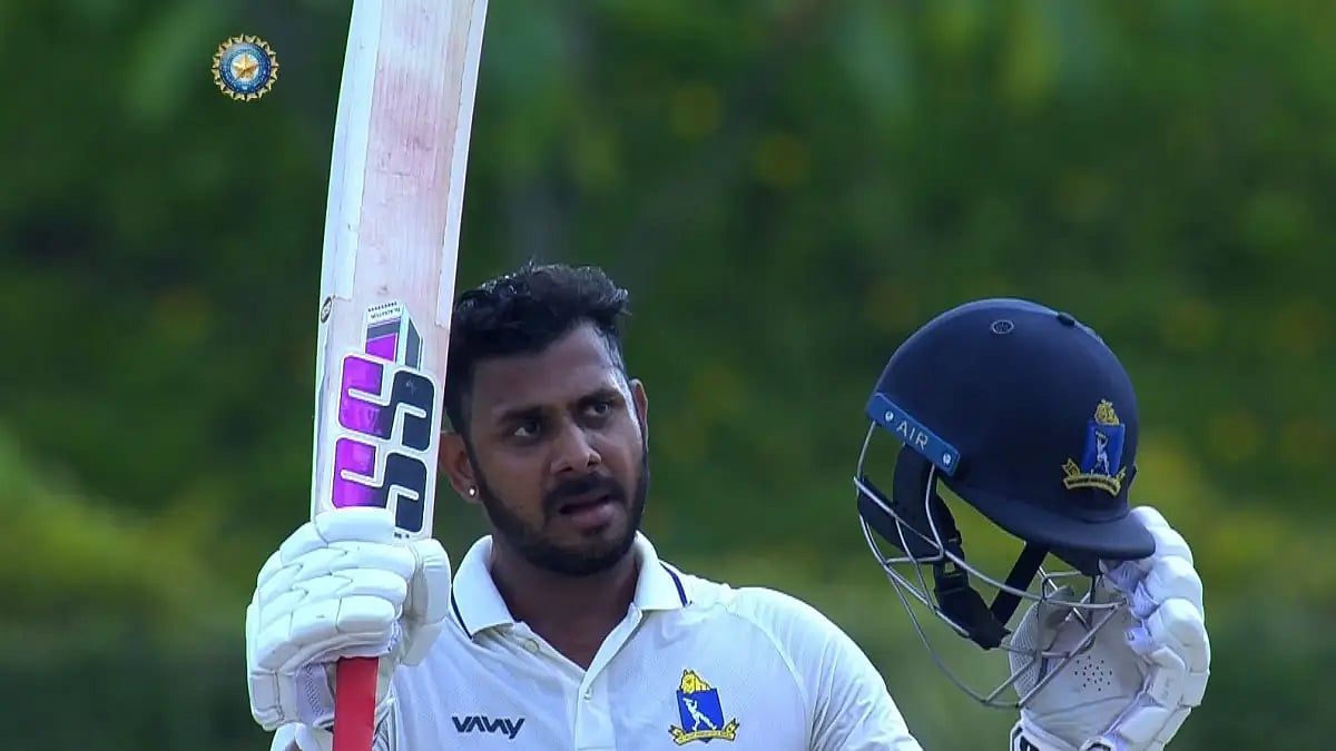 Manoj Tiwary celebrates his century against Madhya Pradesh in Ranji Trophy 2021-22 semifinals. 