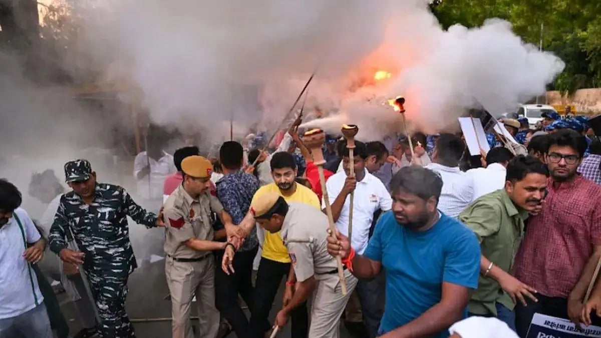 Protests erupted at several parts of the country against Centre's Agnipath scheme